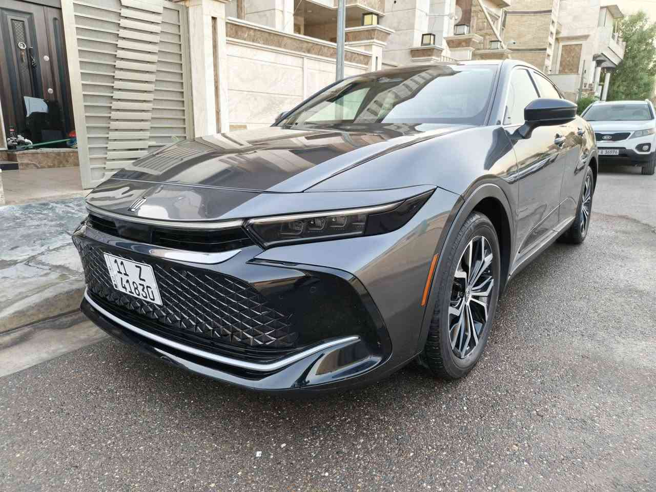 السلام عليكم تويوتا كراون هايبرد مواصفات لمتت موديل ٢٠٢٣ ماشيه ٢٨ ألف ميل بيه صبغ بنيد وجاملغ الثاني بي بارد سياره كلش حلوه وشغله درجه اولى ارباك دركه وبرده راجع سستم موجوده في بغداد شارع فلسطين سعر ٢٤٨٠٠ ألف دولار💲 *********** حجي اثير العامري سياره بسمي
