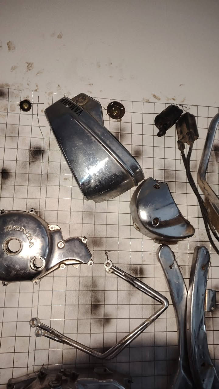 السلام عليكم ورحمة الله  تفصيخ قطع كلاسك يوجد توصيل ***********
