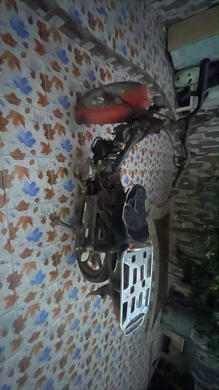 سرفيز للبيع شغال مابي شي يردله بس تاير الورا سعره 125الرقم ***********
