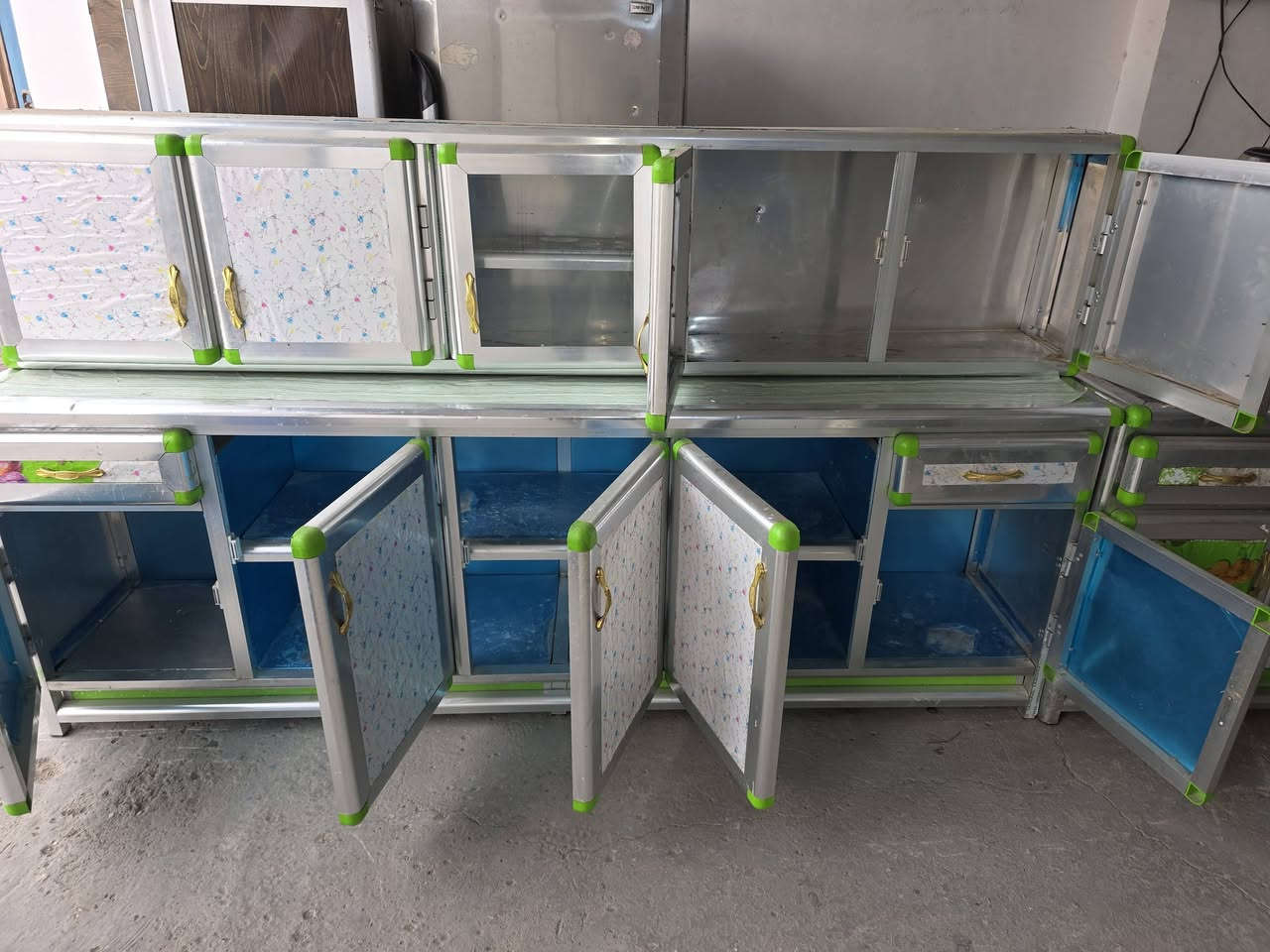 كاونتر مترين ونص وسنكي مترين ابو الحوضين مستخدم نضيف للبيع 3قطع السعر ب285 العنوان كربلاء حي العامل نهاية 🔚 السوق الاخير قرب جامع اهل البيت معرض بركات ال محمد عليهم السلام والتحيه هاتف 📞 ***********
