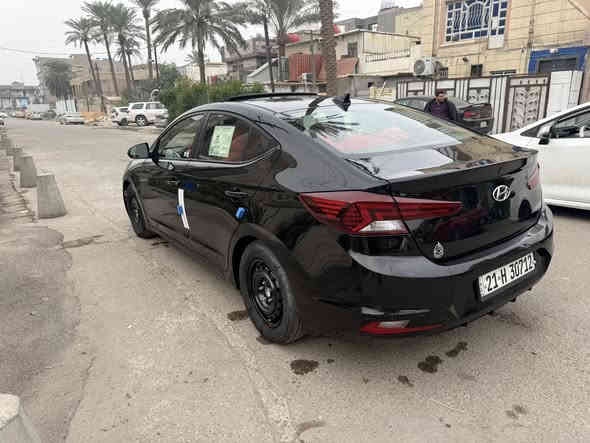 ***********
النترا 2020 فول مواصفات فتحة بصمة بصمة ابواب شاشة كامرة دوارة كشنات تدفئة رادار مثبت سرعة نضام توقف ذاتي ثلاث انضمة قيادة تحكمات ستيرن  حساس امامي خلفي اشاير بلمري مكينة 2000دوش حادثهة بنيد وخشم جاملغ بدون دواخل وبيهة نص قبق الجنطة صبغ كير ومكينة كفالة رقم سليمانية بأسمي هزة وسنوية جديدة السيارة جديدة وجاهزة مكاني بغداد 
السعر 127 وبيهة مجال غير متواجد ع الفيس 
***********
