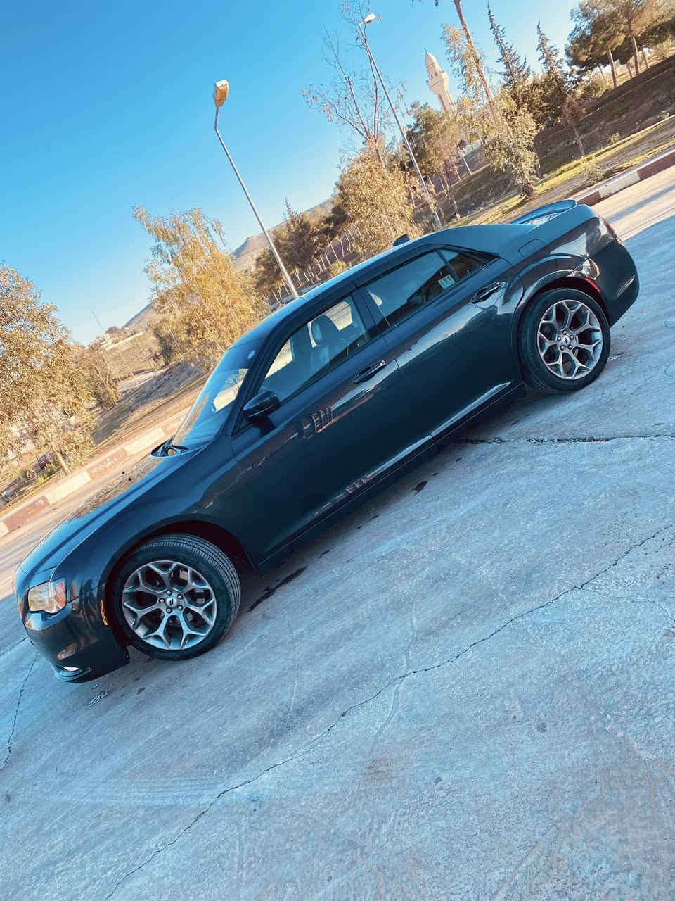 السلام عليكم
اوباما 2015
فورويل فول بدون بانوراما
شفتات استيرن كشنات تدفئة سستم صوت b
سيارة بيها 5 قطع صبغ 
جاهزه من كلشي 
بسمي رقم دهوك طخم تاير وويل عشرين جديد
كير محرك شرط .. السعر 175 وبيها مجال بيع ومراوس حسب القناعه
***********
***********
