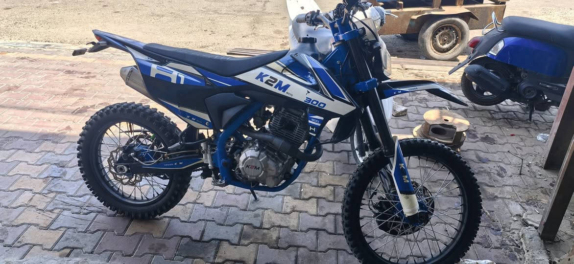 K2M.. C300 كوري مو صيني
بدون اوراق مراوس فقط  *********** 

بيها نقص بريك خلفي + تفيلس +جوزة تشغيل

مكاني ميسان
