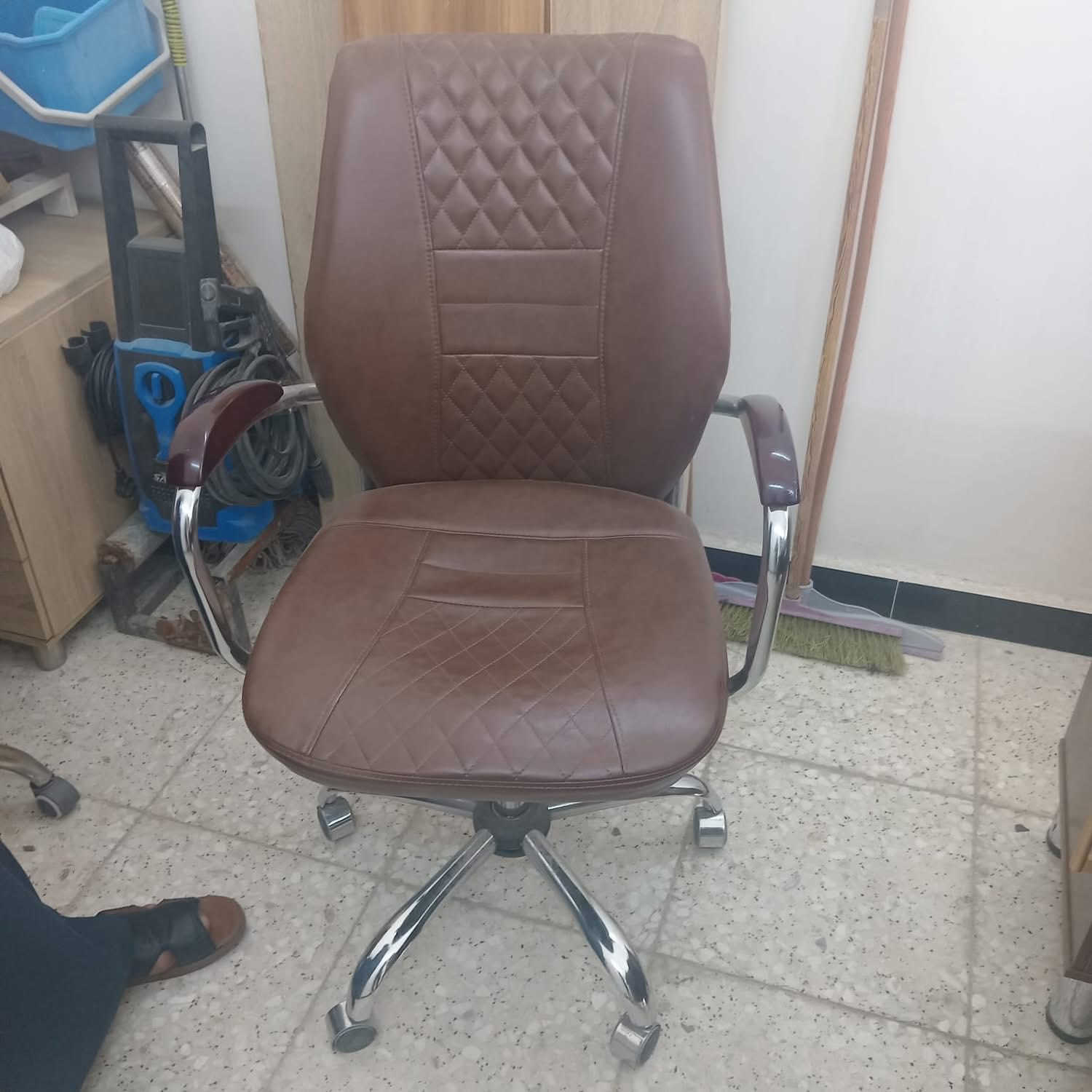 اغراض للبيع شبة جديدة الاتصال موبايل***********و***********
ميز وكرسي متحرك دوار طول الميز١٤٠عرضه٧٠سنتمتر السعر١٥٠الف وكًراسي. عدد ٥ المنيوم السعر١٥٠ورفوف عدد٨مع محتوياتها جناكيل وسجج طول الرف٢٤٤سنتمترو٨ايضا طول١٢٢سنتمتر عمل خاص الداير مغلف بالماكنة السعر١٨٠ومبردة بلاستك وسط السعر٧٥وورفوف عادية طول ٩٠سنتمتر مع ملحلقاتها عدد ٨السعر ٤٠الف وصحن عدد٢حجم ٣٠مال شبكات اصلي واحدبدون اولمبي والثاني كامل السعر١٥٠وراش شاحنة اسود اكثر من الف سعر الواحد١٥٠دينار
