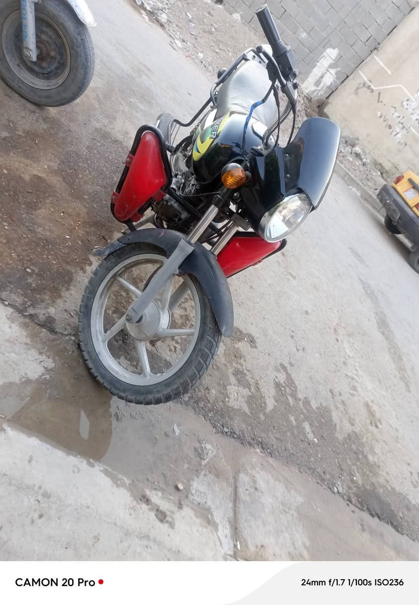سلام عليكم دراجة بوكسر كلاسك مديل 2019 دراجة خير من الله دراجة بدون اوراق اكفلهة حلال او حرام لدراجة كلشي ما ناقصهة بس يرادلهة ارتيبات سعر 600 او بيهة مجال حك لجية مكاني بغداد حي اور ام لكبر ولغزلان رقمي ***********
