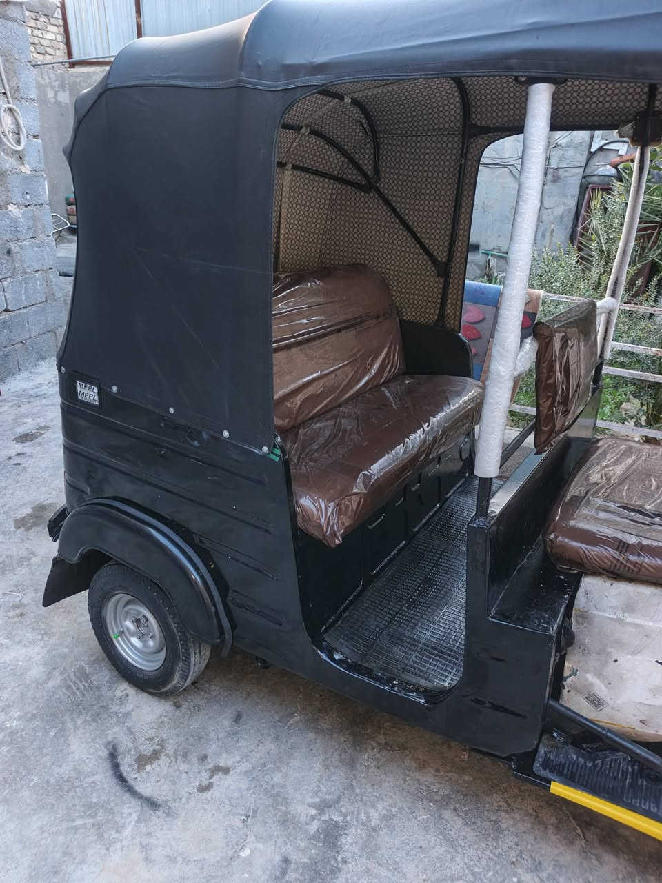 السلام عليكم تكتك للبيع موديل 2017 بشهر 11 بيه مكينه مال 20  مصبوغه لجماليه فقط المكان كربلاء التكتك اوراق سعره 3 و 300 وبيه مجال ***********
