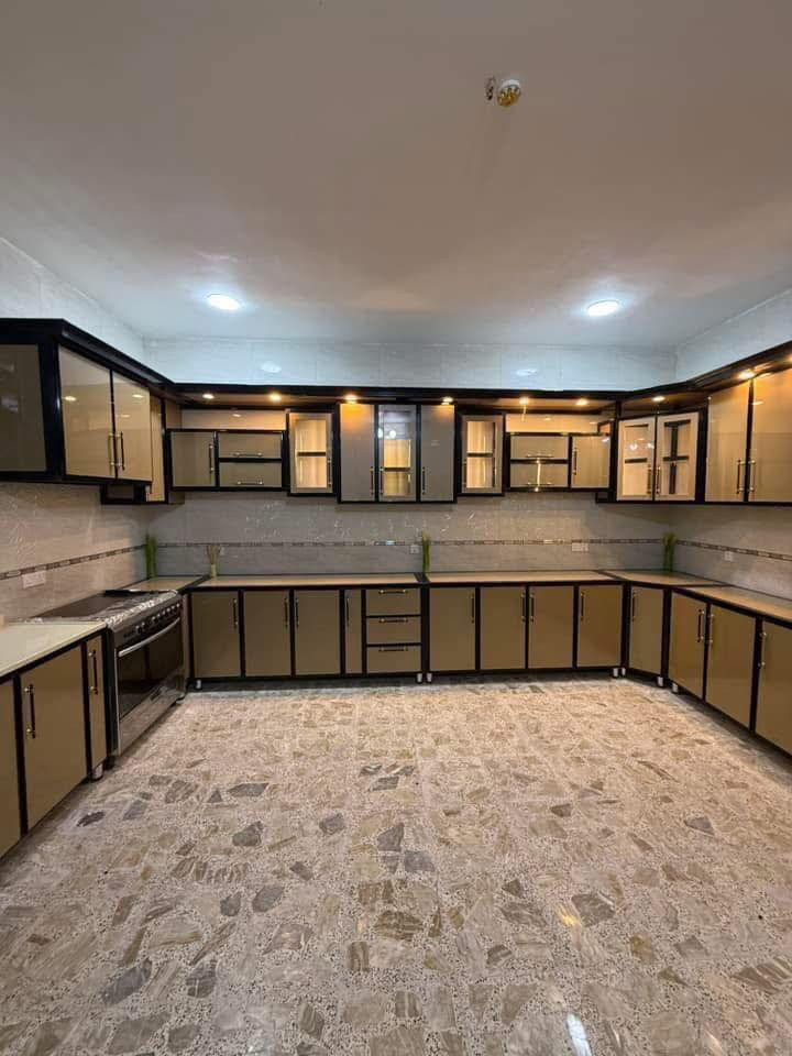 كما عودناكم على اعمالنا عدنا كاونتر حسب طلب الزبون مطبخ المنيوم مع مرمر فقط السنك واناره مع الضمان في العمل في داخل البوري الهيكل الداخلي خشب روسي مربع لكي تكون الابواب في عمر اطول  
علما النقل والشد والقياس مجاناا 

تحياتي للاستفسار ***********
