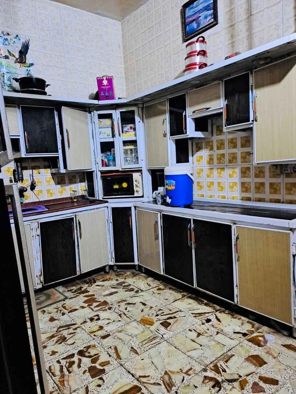 🏡 #دارللبيع 
♦️العنوان / حاوي النهضه -مقابيل معمل السفنج
المساحة 130م
 - استقبال 
 - غرفة نوم 
- صاله 
 - مطبخ  
 - صحيات داخليه
 - درج داخلي
السعر ٧٥
-مجمع صحيات خارجيه
داخل دربونه
☎️ للإستفسار يرجى الاتصال 
بالأرقام الموبايلات الواردة أدناه
📲 ***********   متوفر واتساب 
#نستقبل_طلباتكم__وعروضكم 
مكتب بغداد للعقار الشطرة  الآمن للتسويق العقاري  ___
 الشطرة /شارع الفلكه قرب كراج الحضارات
