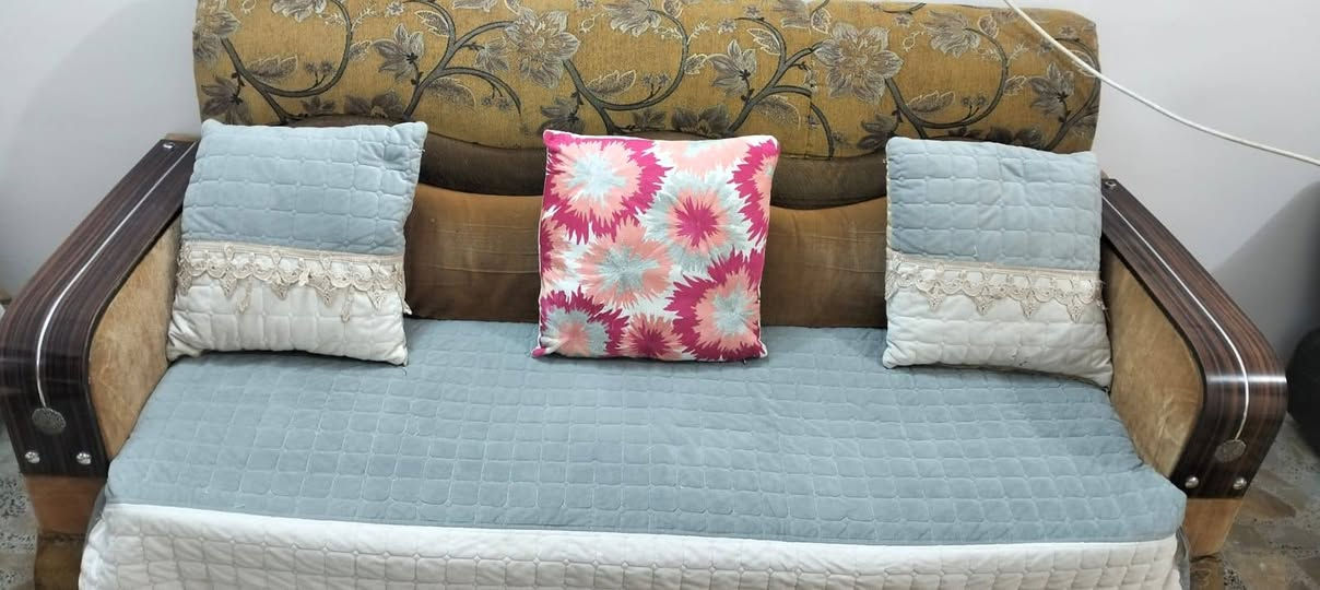 قنفات عشر مقاعد مع فرش القنفات مع الكوشيات بسعر 100 الف فقط
وهذه رقمي ***********
