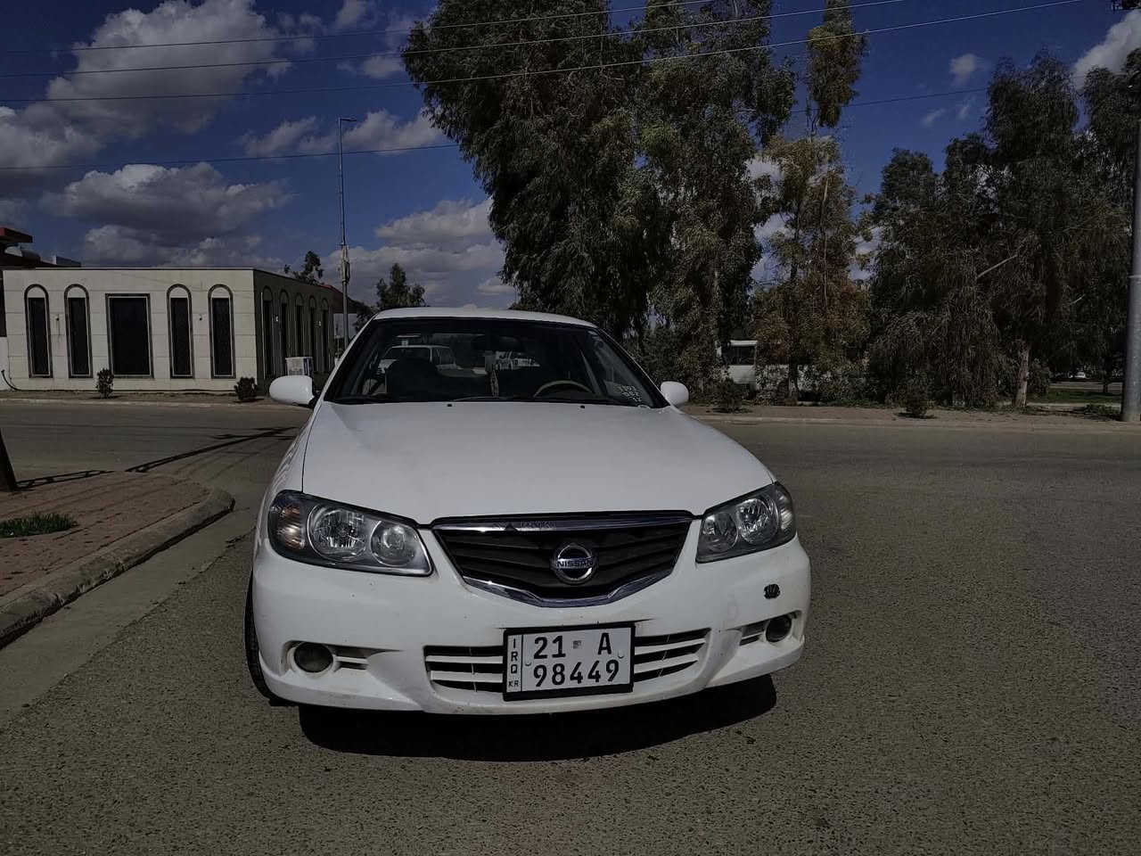 نیسان سەنی یابانی 2010مەکینە بیلاد ڕەش نەکراوەتەوە سەنەوی تا 2027 تازەیە زۆر پاکە ماڵی دۆستە 
تەنها یەک پەڵە بۆیاخی هەیە لای بۆنیتەکەی دیاریم  کردووە 
هەر چوار تایەکەی  تازەیە ناو فۆرمیکایە نرخی 103 و معامەلە 
***********
