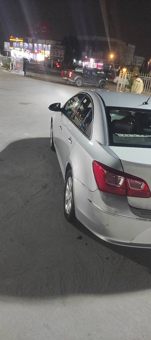 كروز وارد خليجي محرك 1800 تنفس طبيعي
موديل 2016
رقم سليمانيه دولي 
تحكم ستيرن لايت زنون 3 الوان شاشه ترحيب واعطال ويل كب بيها قطع صبغ وبارد 
صندوق مبدل يحتاج صبغ 
السعر 85 ورقه وبيها مجال أو مراوس حسب القناعه 
*********** مكان السياره البصره
