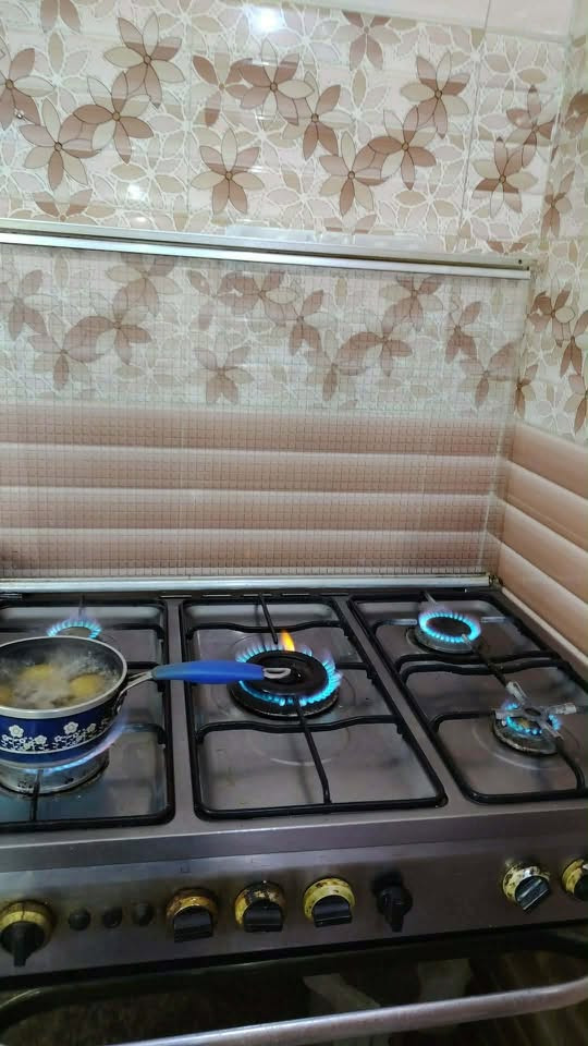 طباخ نيو جامبو المصري الباب الاول شغال ونظيف جميع العيون تشتغل كذلك الفرن الفوگ والجوة 
غير داخل تصليح
حلة حي الصحة 
السعر ١٥٠
***********
