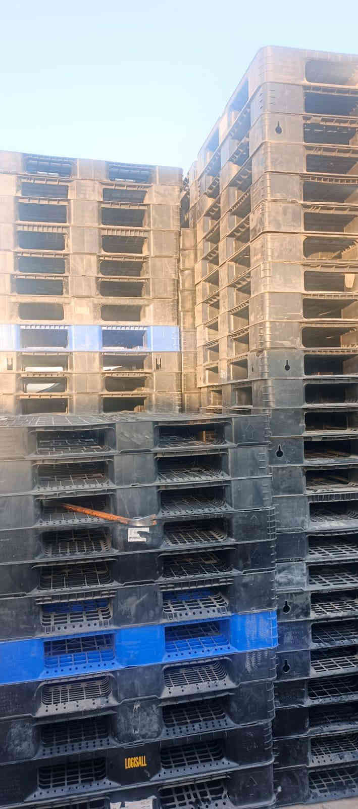 سكيب بلاستك اسود العدد الكلي 135
قياس 110x110 العدد 60
قياس120x100 العدد 75
الوزن 7كيلو سعر القطعة 5ونص مطروح مكاني بغداد 
***********
