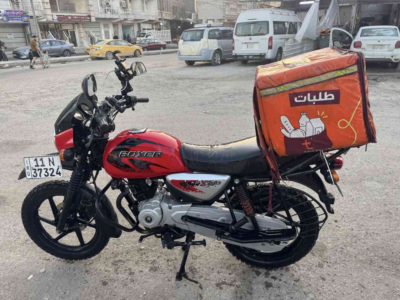 السلام عليكم بوكسر للبيع  النضافة مثل ما موضح بل صورة زنون منضومة كاملة تخم تاير جديد الدراجة رقم انكليزي تحويل ثاني يوم بسمي الدراجة نضافة كدامك استفسار خاص او اتصال ***********
