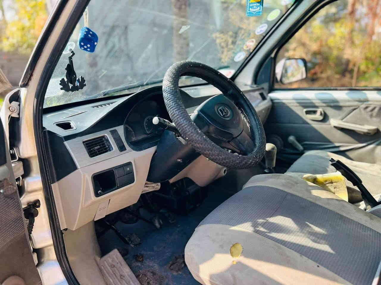 السلام عليكم شباب للبيع ليفان 2013 مزاد وزارة الداخلية 10 راكب كير عادي ع وضع الشركه بدون ضربه وصبغ محرك مسبوشي بلادي مال وكاله الاستخبارات بيه كتاب بسمي وانطيك وكاله بسم المشتري 
السعر 34 $وبيه مجال بسيط للشراي رقم الهاتف***********
