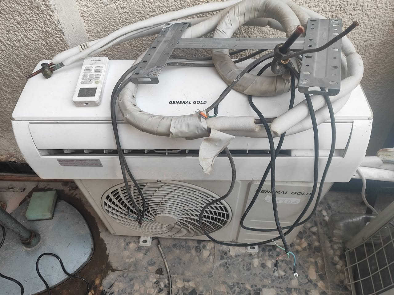 سبلت واحد طن للبيع نضيف وشغال وكامل مناقصه حته غازه بي جيب وياك صانع وتعال افحص وخذ سعره 175الشراي يراسلني واساب
