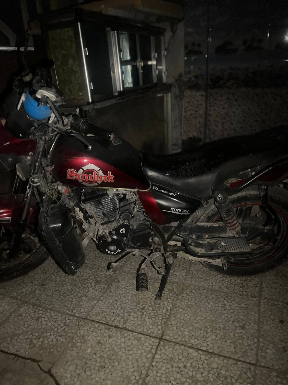 دراجه سوتك موديل 23
حرك نضيف الدراجه  نضيفه 
سلف شغلله 
لايت شغال.
الدراجه اوراقه بسمي 
بس اوراقه ضايعه 
اكفلك من سرقه 
سعر ٤٥٠ وبيه مجال قليل 
مكاني نجف حي العسكر 
***********
