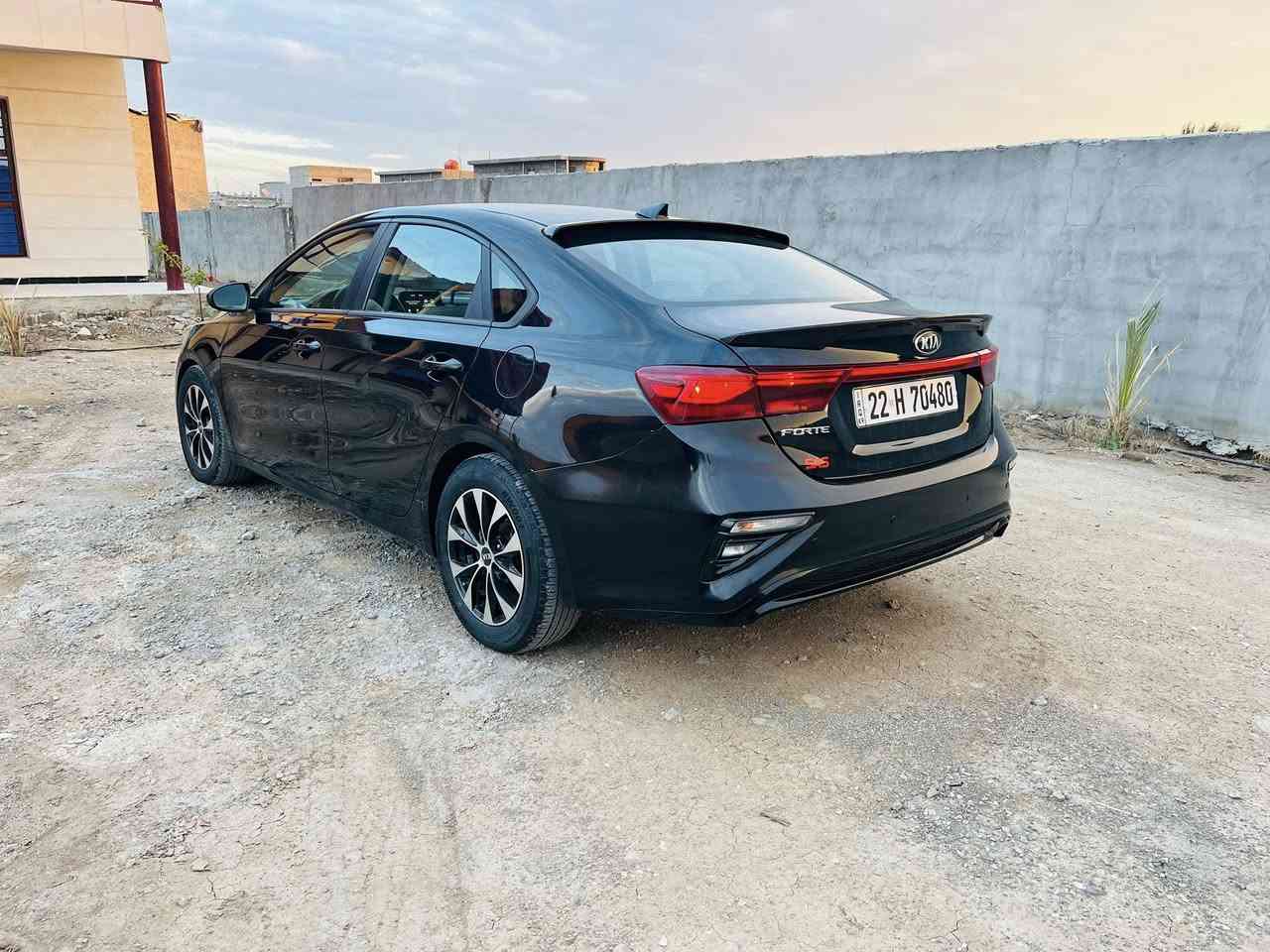 السلام عليكم للبيع فورتي موديل 2021سيارة  ماشية 81 السيارة حلوة بيهة طخات ومصبوغات حادث بنيد وجاملغ ونص باب ارباك فقط دركة بدون دواخل ولا شواصي بيهة بارد بل جاملغ الخلفي كد شبر السعر 128 وبيهة مجال حق الجية للتواصل *********** او ***********
