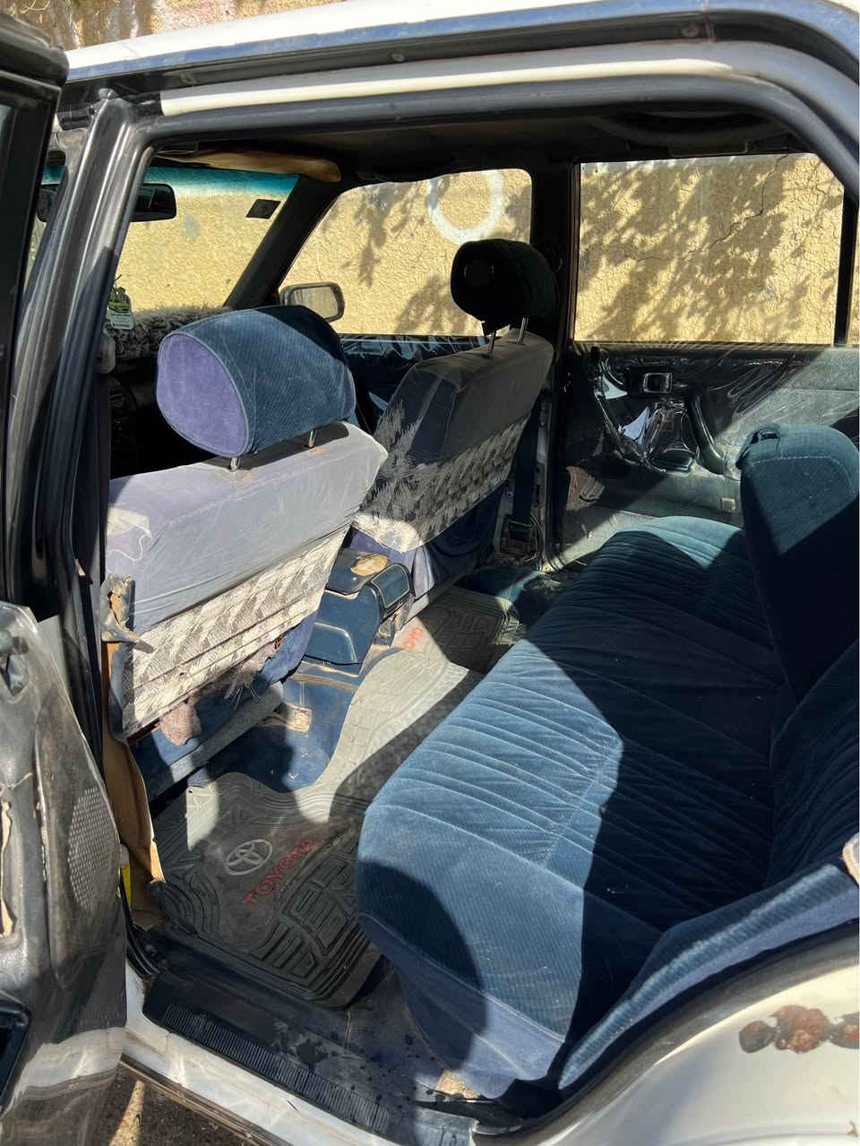 سياره هارتوب سيدونا موديل ٨٨ سياره بسمنه رقم بغداد انكليزي مكينه مال ففتي بيها بدايه تنقيص  كير مكفول ابيع كوم حديد لسعرب٣٥  مكاني بغداد حي النصر *********** بغداد, العراق
