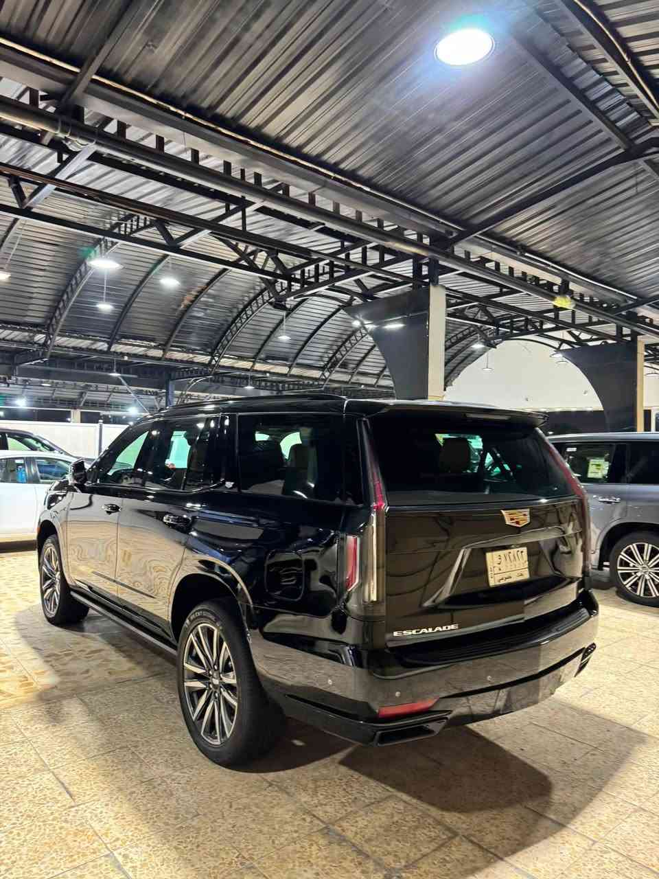 للبيع كاديلاك 2023رقم بغداد خليجي كفاله بيها مكانين بيدي ار للبيع او مراوس السعر7وبيها مجال مكاني بصرة الاستفسار على رقم ***********
