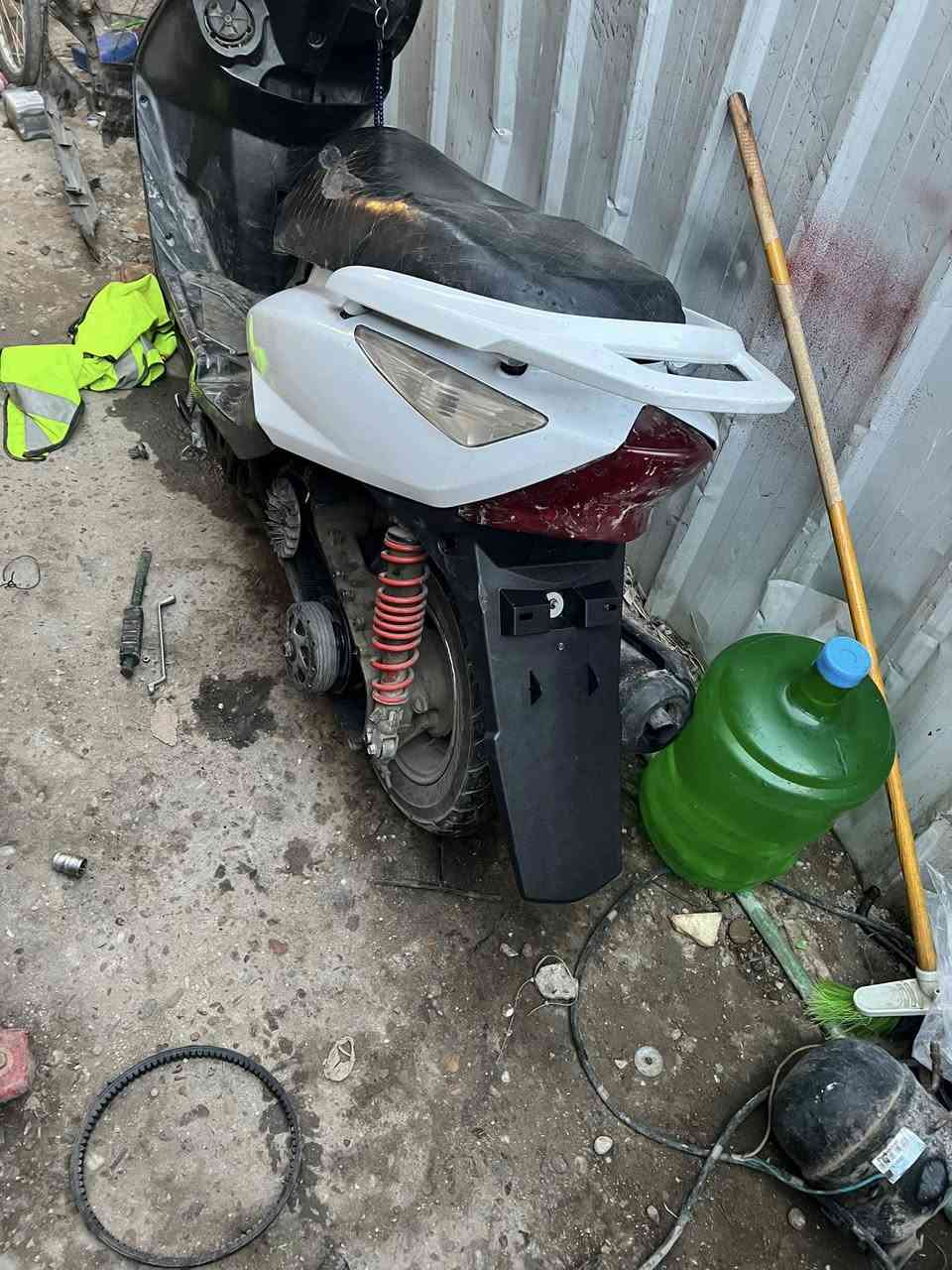 السلام عليكم دراجه ماكس ثعلب الدراجه كامله بدون نواقص سلف وتاير و باتري جديد رايدها ب 350 مكاني بغداد الغزاليه غير متواجد على الفيس 
متوفر على الواتساب  ***********
