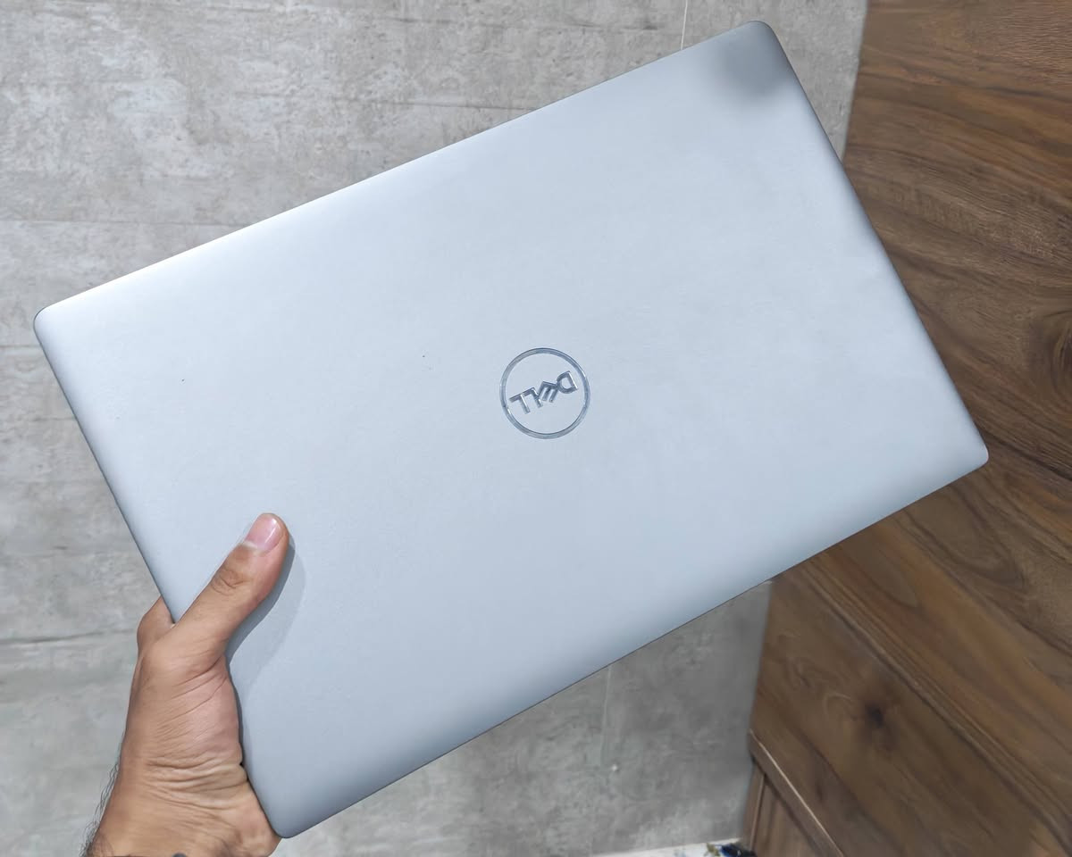 💻 للبيع: لاب توب Dell Latitude 5520 (بحالة ممتازة) ✨
​جهاز راقٍ ونظيف جداً، يتميز بأداء سريع وتصميم نحيف، ومناسب جداً للدراسة والعمل والبرامج الهندسية.
​🔹 المواصفات:
​المعالج: Intel Core i7 (الجيل الحادي عشر) قوية وسريع جداً.
​الرام: 8 جيجابايت.
​الهارد: SSD 512 m. 2جيجابايت (سريع جداً في الإقلاع والتشغيل).
​الشاشة: تدعم اللمس (Touch Screen).
​الملحقات: الشاحن الأصلي السريع (Type-C).
​الجهاز نظيف تماماً وبحالة الوكالة كما موضح بالصور.
​💰 السعر: 720الف
📍 المكان: كربلاء وعندي توصيل لكل المحافظات 
📞 للتواصل: [*********** ] أو مراسلة الخاص
