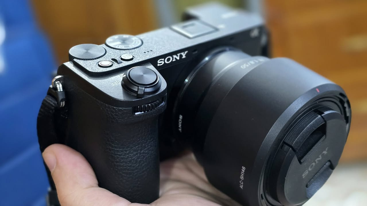 السلام عليكم .. كامرا سوني a6700 للبيع .. مع عدسة سوني 18-135 نظافة 99% ...
***********
