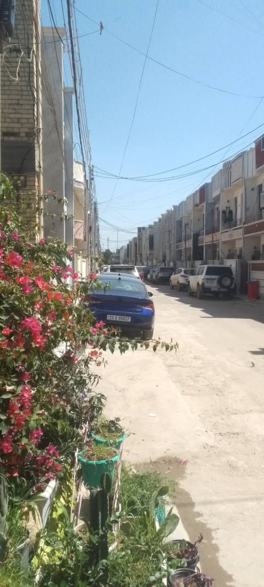 ييت للبيع المساحة 85متر طابقين ٣غرف نوم وصحيات داخلية وخارجية وصاله ومطبخ وحمام ومنور الطابق الثاني غرفتين كبيرتان واجهة 5النزال 17 الموقع الدورة زراعي شارع 60 مقابيل قاعة القبطان وقريب على المدارس ***********
