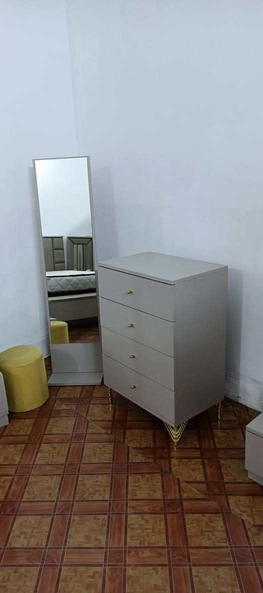 غرفه نوم تركيه مستعمله شي قليل نضافتها 9/ بالميه عشر قطع اليحب يتواصل وياي على هاذ الرقم ‏‪***********‬‏  سعره  700
