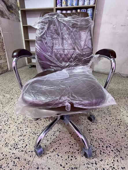 ميز مكتبي مع كرسي بعدهن جدد بالجيس مكاني بغداد الشراي يتصل ***********
