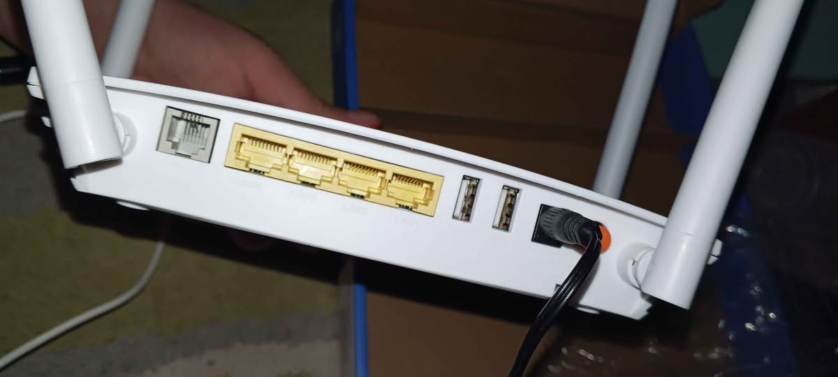 روتر الله شاهد جديد ما مستعمل يشغل انترنيت 5G + 2.4G يعني اقوه شي وتكدر تستعمله كيبل ضوئي وا بدون كيبل ضوئي يعني على النترنيت العادي مو ضوئي سبب البيع كاعد اشترك شريحه انترنت على تليفون سعر 40 الف وبي مجال بسيط رقم ***********  عنوان نجف الشرف اهلاً وسهلاً بيكم النجف, العراق
