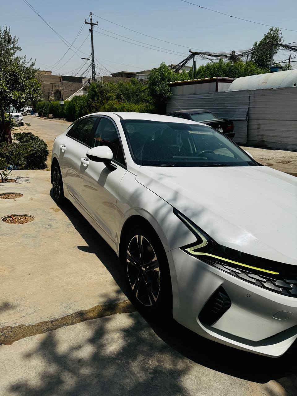 السلام عليكم 
كياk5 موديل 2021 خليجي
 مواصفات عاديه ماشيه 71000
كيلو متر
كشنات جلد احمر بلادي
تحكم ستيرن
كراسي الاماميه كهرباء
شاشه
وباقي المواصفات معروفه
السياره مكفوله من الصبغ
بيها بارد بالجاملغ الخلفي جهه السايق وشخوط خفيفه
السياره مابيهه اي نقص ولا عطل والتبريد بلادي وثلج
المكان الدوره جمعيه خير الله
التواصل خاص او عالرقم 
***********
