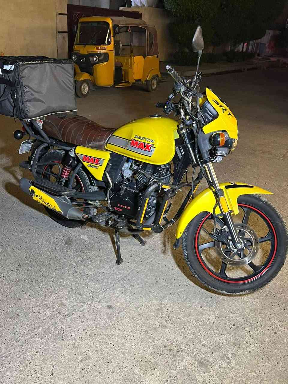 السلام وعليكم دراجه دايوان كلاسك 2023 رقم واسط انكليزي مشروع وطني يعني وين ميعجبك حول بأسمي تحويل ثاني يوم الدراجه خير من الله نقص بس الدبل الامامي الايسر كايم بعد ما بيهه اي نقص تجي وتشوف بعينك السعر 2250 مليونين وميتين وخمسين وبيهه مجال قليل
***********
