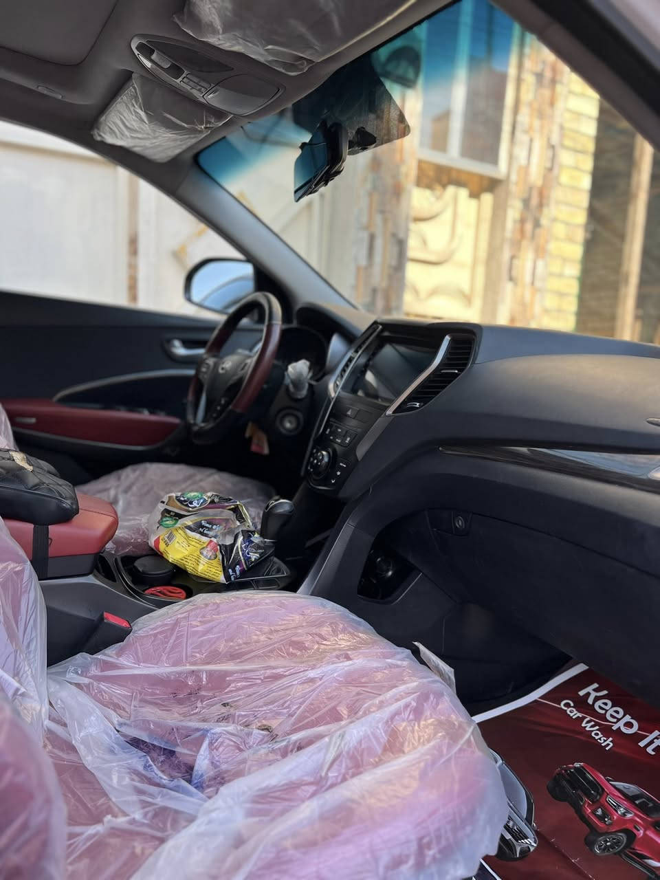 السلام عليكم هونداي سنتافيه خليجي موديل ٢٠١٧ رقم بغداد بأسمي السياره مكفوله من الحادث بيها كلير بالباب سعرها ١٦٥ حداديه جديده تخم تايرات زينون بانوراما حساسات شاشه جبيره جلد احمر بلادي 
***********
