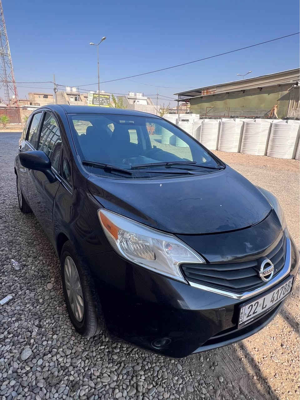 نيسان فيرسا نوت ٢٠١٦ بةس بونيدى بوياغة بى داخلى و بى ارباگ دو جيي گچكه ى سأرده دوو كارتى هةية لة جاملغى بيشةوة لاى سائق گيرو مةكينة بةشةرتة رقم و سنةوى نويية 
شوين دةوروبةرى هةولير

٨٨ كةميك مةجال
*********** أربيل, العراق
