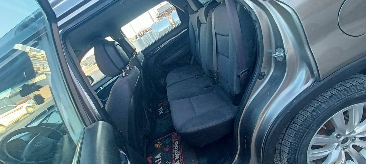 السلام عليكم ورحمة الله وبركاته
سورنتو ٢٠١١ امريكي
محرك ٦ سلندر مامفتوح شرط
رقم نينوى دولي شرط التحويل 
 ٧ راكب تبريد ثلث قطع 
ضرر باب  سائق والباب اللي خلفه وجاملغ خلفي الايمن صبغ و السقفيه بيها نفخه اثر عصف بلا صبغ 

السعر ١٢٠ ورقه وبيها مجال 
للإستفسار الاتصال على الرقم التالي 
هاتف ***********
