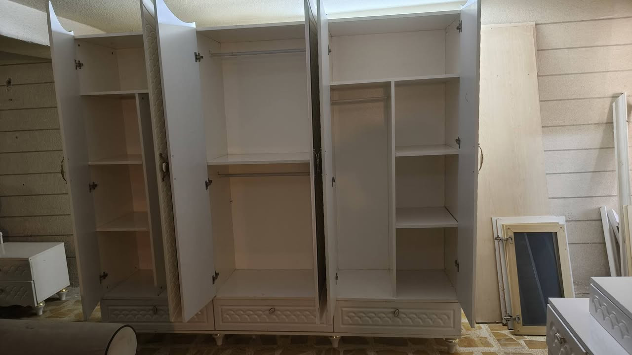 غرفة نوم للبيع تركي ٧ قطع كلش نضيفه الشراي يتصل على هذا الرقم بي واتس‏‪***********‬‏

