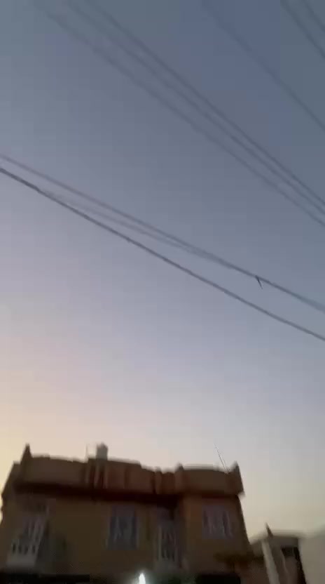 السلام عليكم للبيع شيطان فحل 8 برغي دخول جديد حديث مرايه بلباب  موديل2023 طول سته وربع شاصي محسن عريض للأخير جوبلس خلفي كشن هوى شاشه كأمره خلفيه تبريد شركه ثلج بدي أربع قطع فوك بليت جكر والجوه قواطع حديد سياره جاهزه شرط النظافه والجديده باب خلفي جكات يصعد وينزل ريمونت للاستفسار الاتصال على رقم ***********
