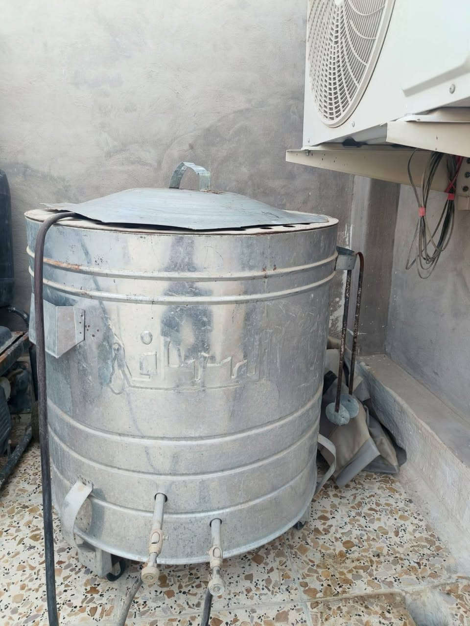 تنور للبيع اخو لجديد سعر 50 وبي مجال 
عجانه 5 كيلوات جديده  سعر 180 وبيها مجال 
مكان الشعله الدوانم


**إذا كنت صاحب هذا الإعلان وتريد حذفه لأي سبب، رجاءا أرسل رسالة إلى الدعم الفني**