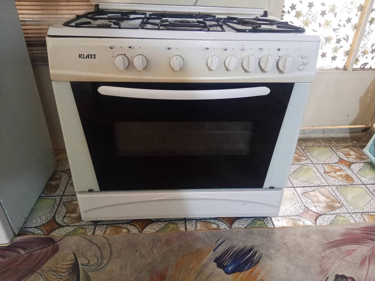 السلام عليكم صباخ 200,,/// براد 55//ثلاجة 100  ميز طعام 100شراي يتصل يدلل ***********
