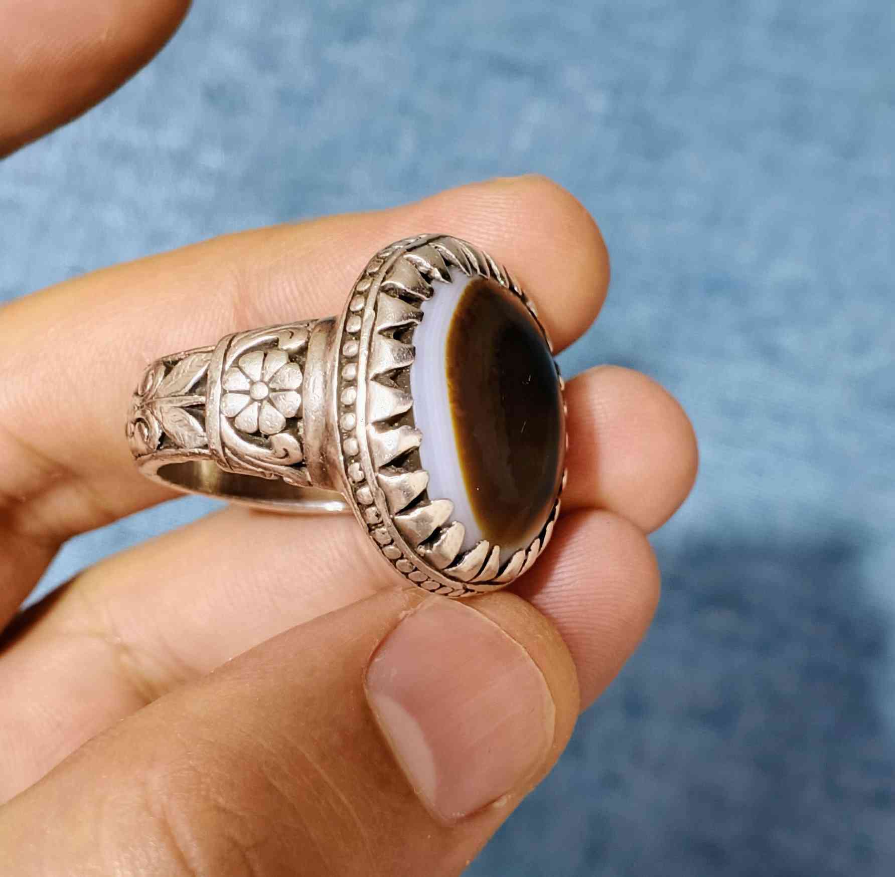 خاتم جزع بقري صياغته ثقيله جدا جدا


**إذا كنت صاحب هذا الإعلان وتريد حذفه لأي سبب، رجاءا أرسل رسالة إلى الدعم الفني**