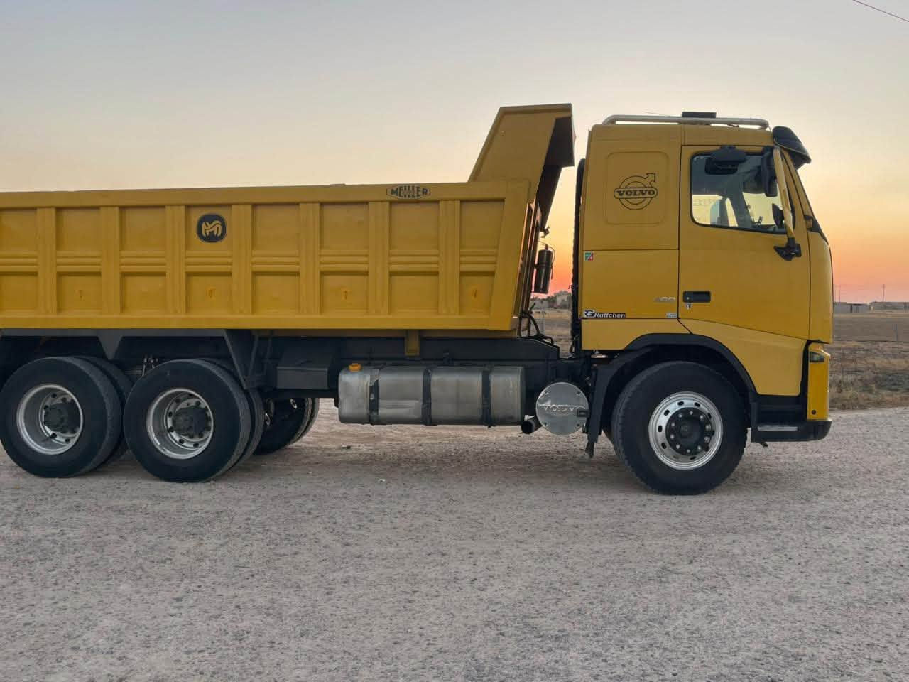السلام عليكم فولفو FH قلاب مجموعه توب لاين سياره جديده كير 3*3سنويه بسمي جديده للستفسار الاتصال ***********
