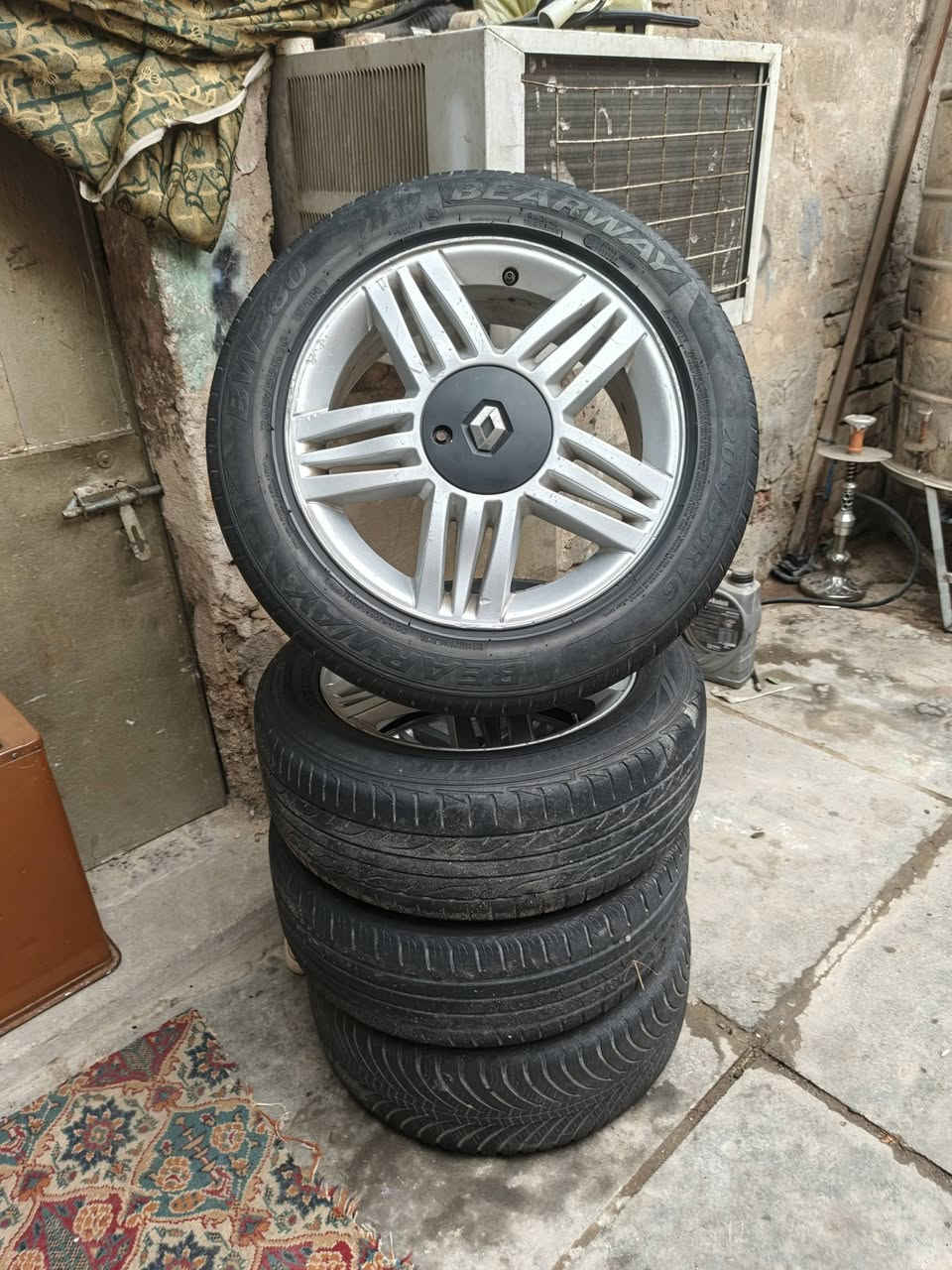 السلام عليكم تخم ويل كب حجم ١٦ مال رينو للبيع او مراوس بويل وتاير خط ابيض حجم ١٥ بغداد العبيدي هاتف ***********ابو احمد
