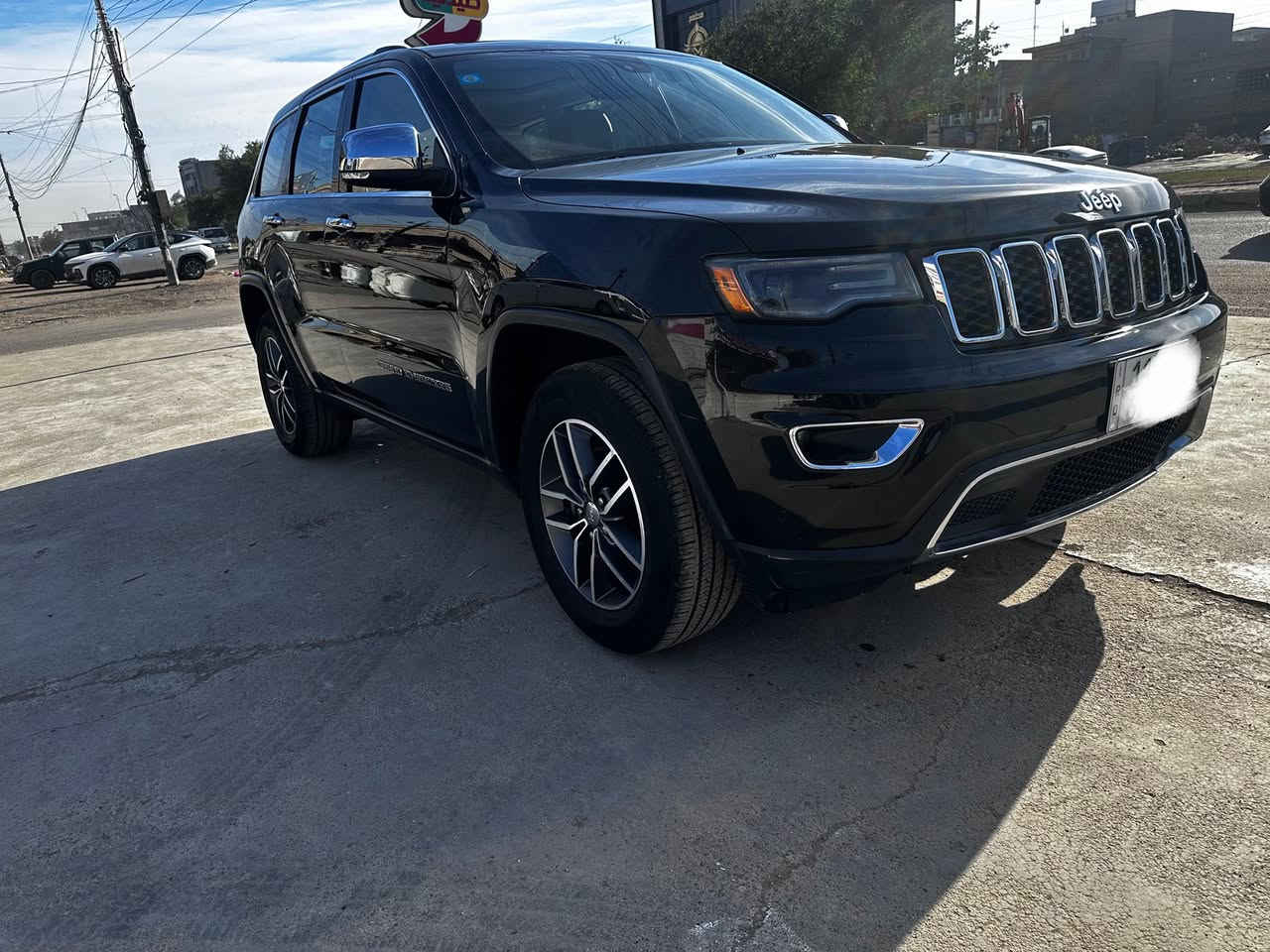 جيب كراند شيروكي لمتد 2017
السعر 228 وبي مجال بسيط

وارد أمريكي فول فول بانورما داخل بيجي دمام خلفي فول الفول خزن ميموري 

السيارة نظيفة ومكفولة

السياره مكفوله كفاله عامه

مكان السيارة بغداد

للتواصل ***********
