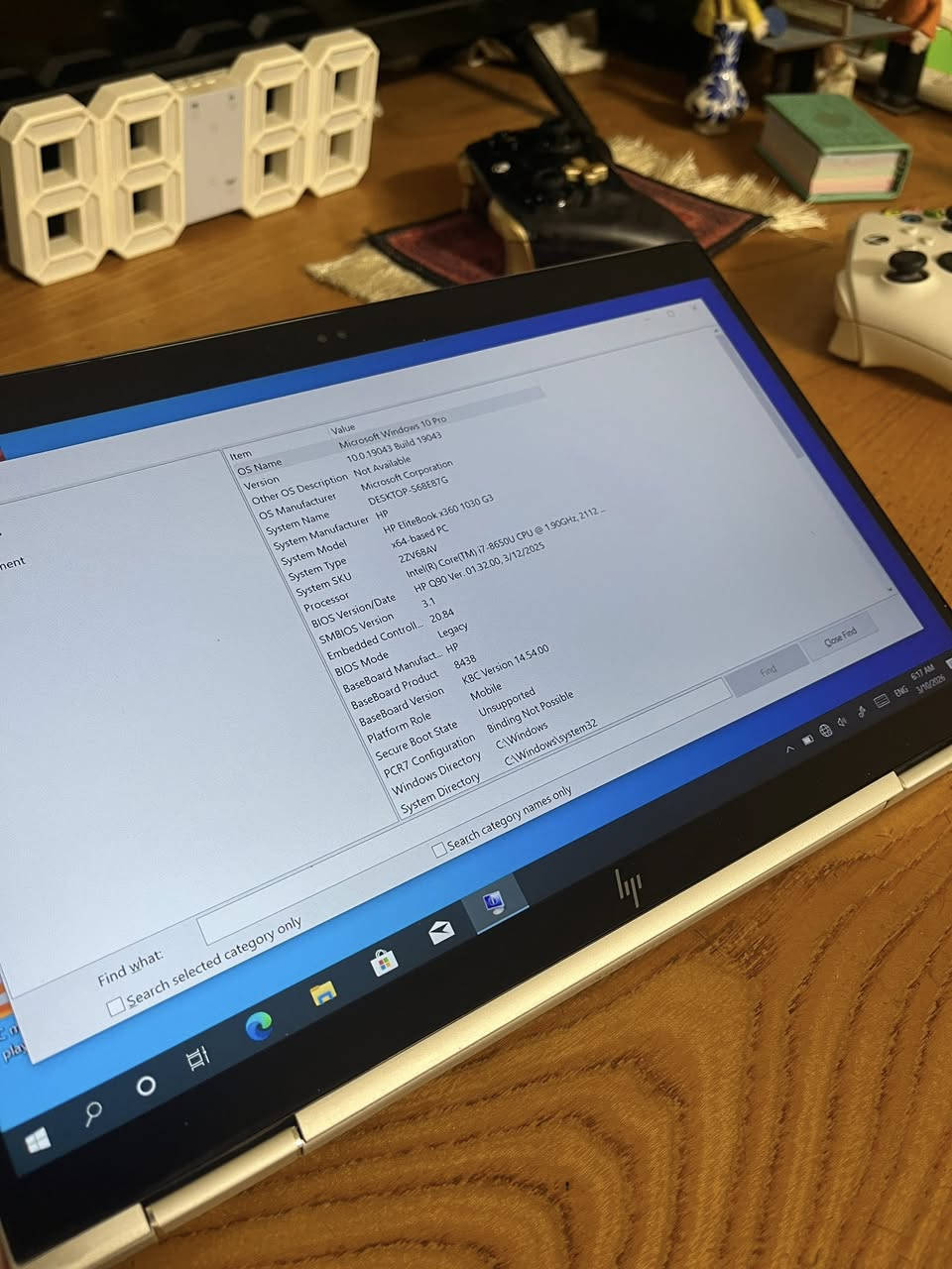 � لابتوب HP EliteBook x360 1030 G3 للبيع – نسخة قوية

جهاز بزنس أصلي من HP، قوي، خفيف، ويدعم اللمس 360°، مناسب للجامعة، الشغل، والإنترنت.

🔥 المواصفات والمميزات:

 • المعالج: Intel Core i7‑8650U (جيل 8، سريع للمهام الثقيلة)
 • الرام: 16GB لتعدد المهام بسلاسة
 • الخزن: SSD سريع (256/512GB) للتشغيل الفوري للويندوز والبرامج
 • الشاشة: 13.3 إنج Full HD لمس مع 10 نقاط لمس
 • 360° تحويل الشاشة لتستعمله كـ تابلت
 • بصمة Fingerprint لفتح الجهاز بسرعة وأمان
 • كيبورد بإضاءة للعمل بالليل
 • صوت Bang & Olufsen عالي ونقي
 • كاميرا HD للمكالمات والدراسة
 • منافذ: USB‑A + HDMI + Type‑C Thunderbolt
 • واي فاي سريع + بلوتوث
 • هيكل ألمنيوم قوي وخفيف، الوزن حوالي 1.25 كغم فقط

✅ مميزات إضافية:
✔ سريع جداً بفضل SSD + i7
✔ مثالي للطلاب والجامعة
✔ مناسب للأوفيس، الإنترنت، وحتى الألعاب الخفيفة

📍 الحالة: نظيف جداً ويعمل بكفاءة
🔌 الشاحن الأصلي موجود

💰 السعر: 500,000 دينار

📩 للتواصل خاص او
***********
