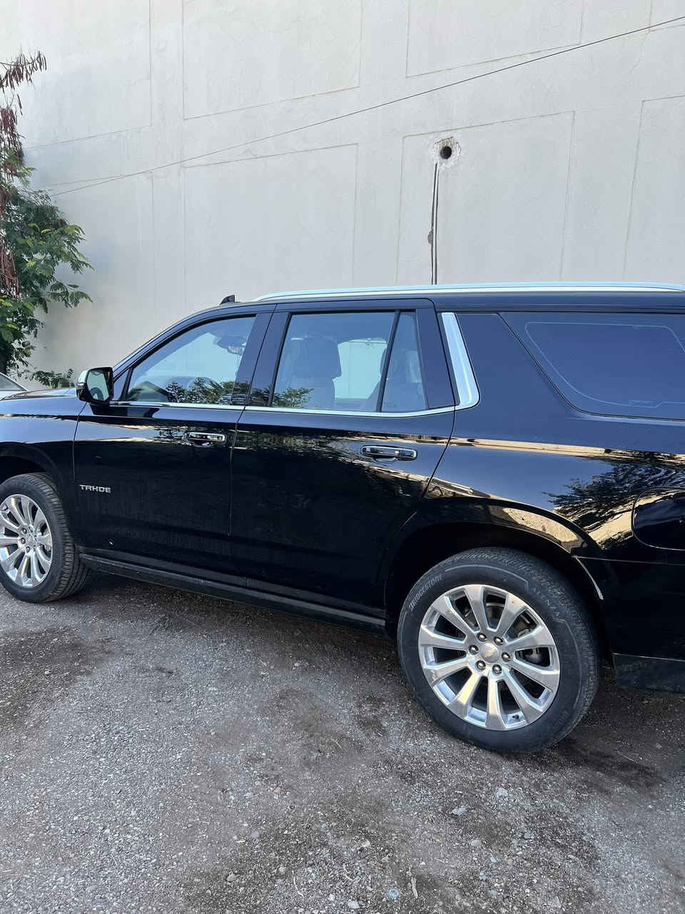 السلام عليكم تاهو برايمر ضمان شركة المنصور 2023 جديدة جدآ بحالة الشركة مغلفة ب كامل PPF
فول جكات ٤ كامرات ماشية ٦٠ الف كيلو مكفولة من كلشي عدا رصعة بصيطة جدآ مسحوبة فقط 
مكان السيارة الكاظمية السعر 54,500$ هاتف ***********/***********
