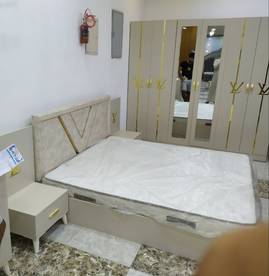 غرفة نوم جديد مسلفنه 5 قطع نفس الي بالصوره سعر 650 الف مكان كركوك شراي اتصل ***********6 بدون دوشك
