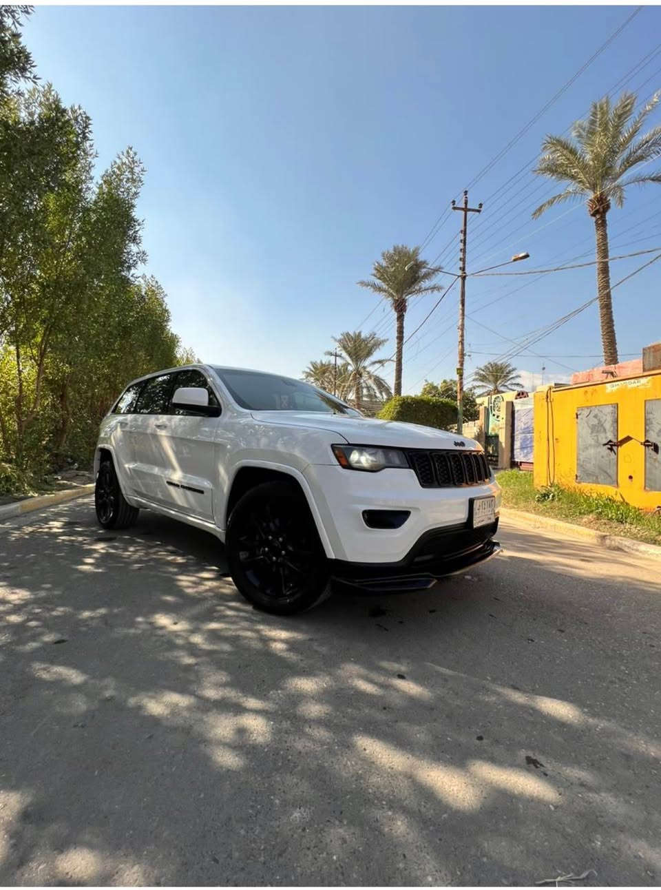 جيب شيروكي لمتد ٢٠١٨ ابيض بلاك توب
مواصفاته معروفة سلايد 
فور ويل 
شاشة 
بصمة تشغيل وابواب
كشن كهرباء 
داخل جلد
وباقي المواصفات المعروفة باللمتد.
مشاية ٦٦ الف
وارد امريكي ضربته خفيفة شوية من البوند والجاملغ الايمن، ايرباك طاك، والسونار موجود وبالامكان تسوي سونار جديد.
رقم بغداد.
السعر 24 الف وبيه مجال
للتواصل متوفر واتس
*********** بغداد, العراق
