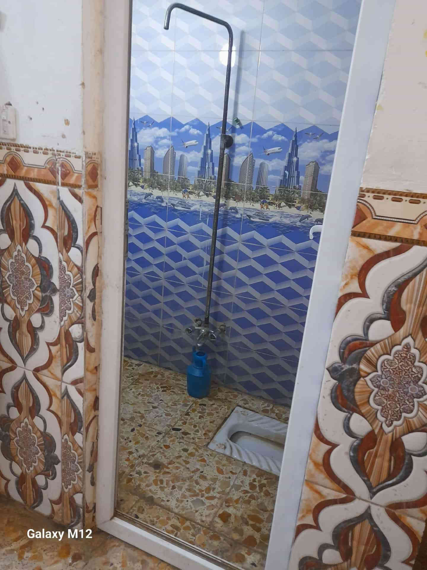 بيت للبيع  (80 متر 4*20  )حي ميسان قطاع 23 شارع الكهوه عرض الشارع 12 متر 
بناء عكاده الوجه سيراميك مغلف 
غرفه وصاله ومطبخ واستقبال وصحيات داخليه وخارجيه 
السعر 73 مليون وبي مجال قليل 
***********
