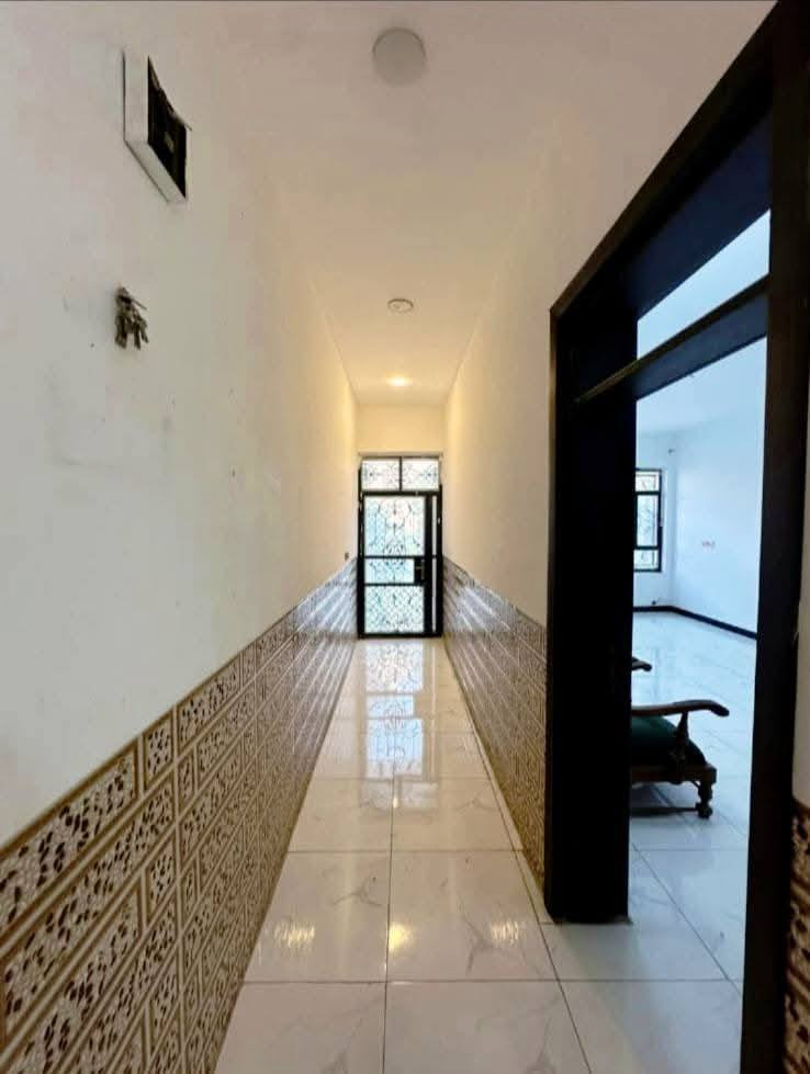 للبيع دار 150م²  حي الجهاد ديوان المخابرات 
 و اجهة 6 مدخلين 

 يحتوي  على هول صالة
 منور مطبخ وخدمات عدد 4
 غرف نوم عدد 4 + منور 
واجهة مرمر ارضية مرمر  

 السعر مناسب جدا 

#للاستفسار  مكتب سومر للعقار 🏛️ حي الجهاد الضباط 
*********** 📞 بغداد, العراق
